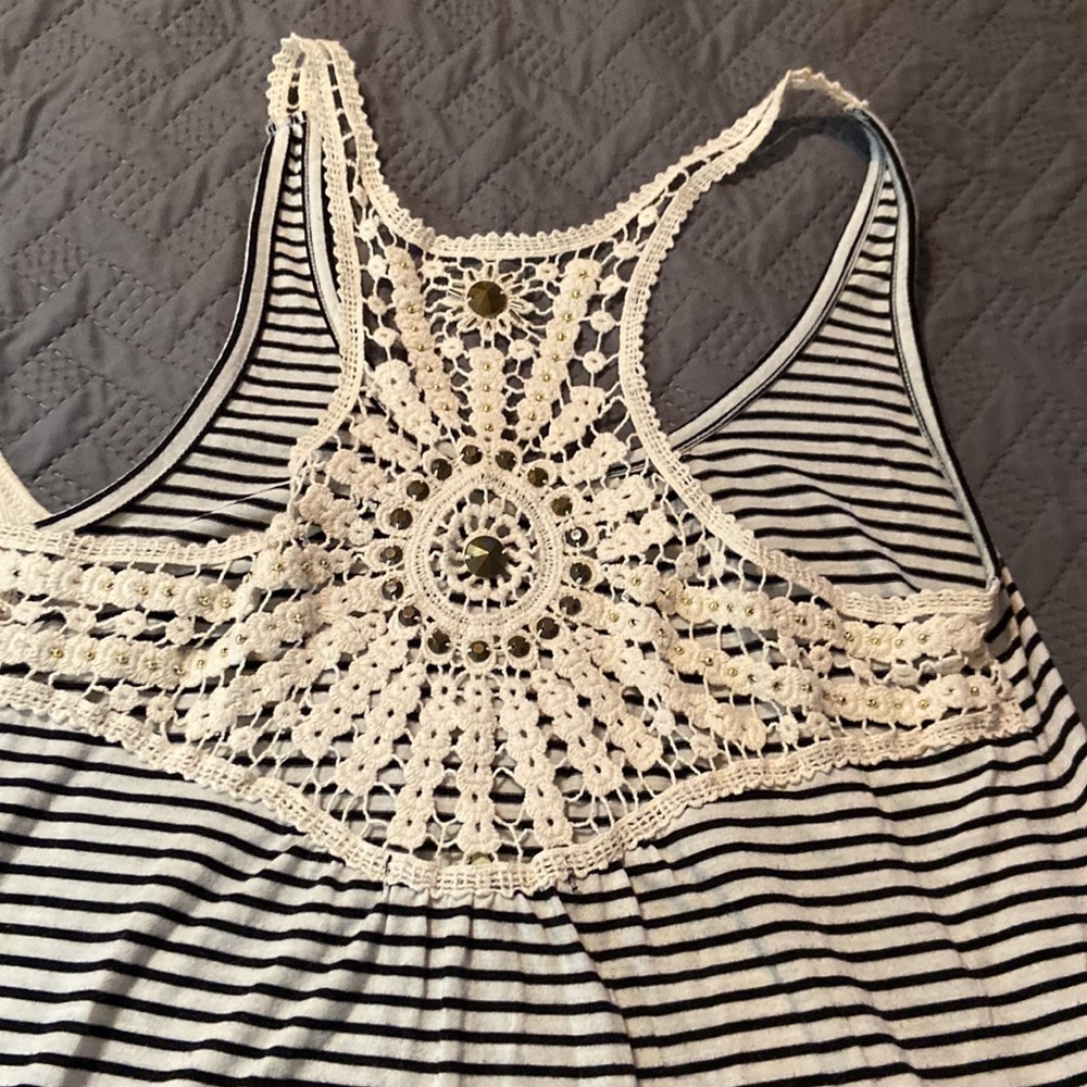 Set of 2 Women’s Tank Tops - Picture 6 of 7